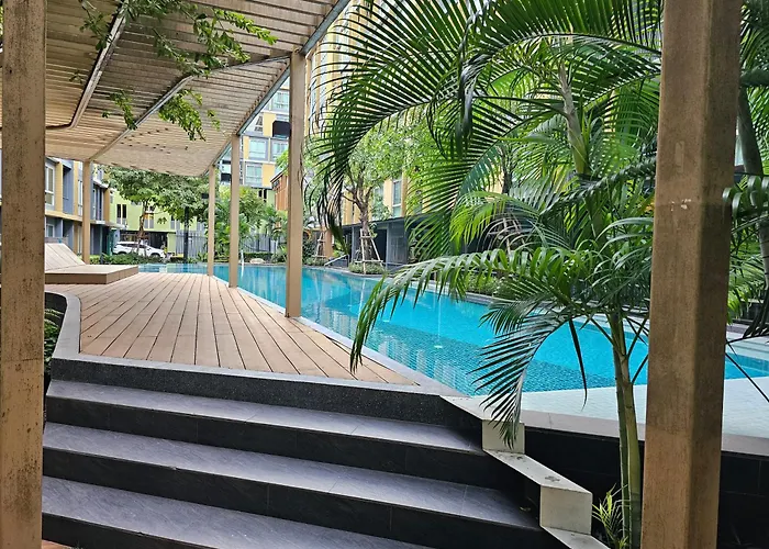 Metroluxe Rama4 , Center Apartment